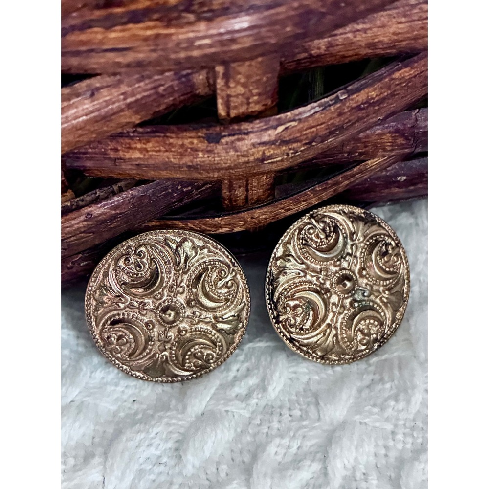Vintage Gold Tone Medallion Clip On Earrings Embossed Paisley Statement